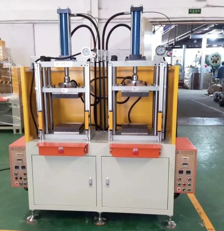 Dual-station hot press Supplementary for hard disk boxes Moulding of small die castings such as mobile phone mid-board