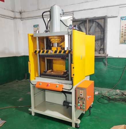 Single cylinder hot press Supplementary for automotive back plate Small cold water plate and other small and medium-sized die castings